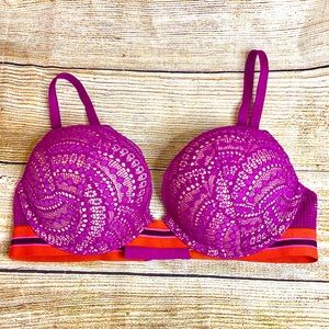 Victoria Secret Bombshell Underwire Padded Plunge Bra Size 32B Plunge